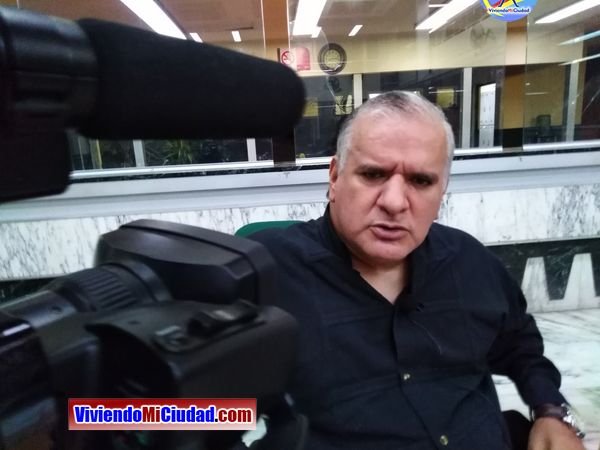 Joel Ramos en el Dia Munidal Pintor Boca y Pie